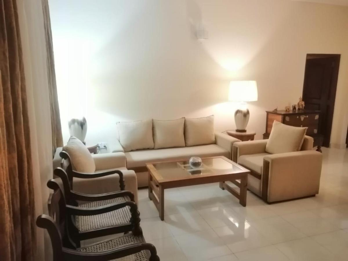 Nalendra Villa - Oceanfront Хикадува Екстериор снимка