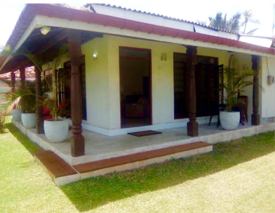 Nalendra Villa - Oceanfront Хикадува Екстериор снимка