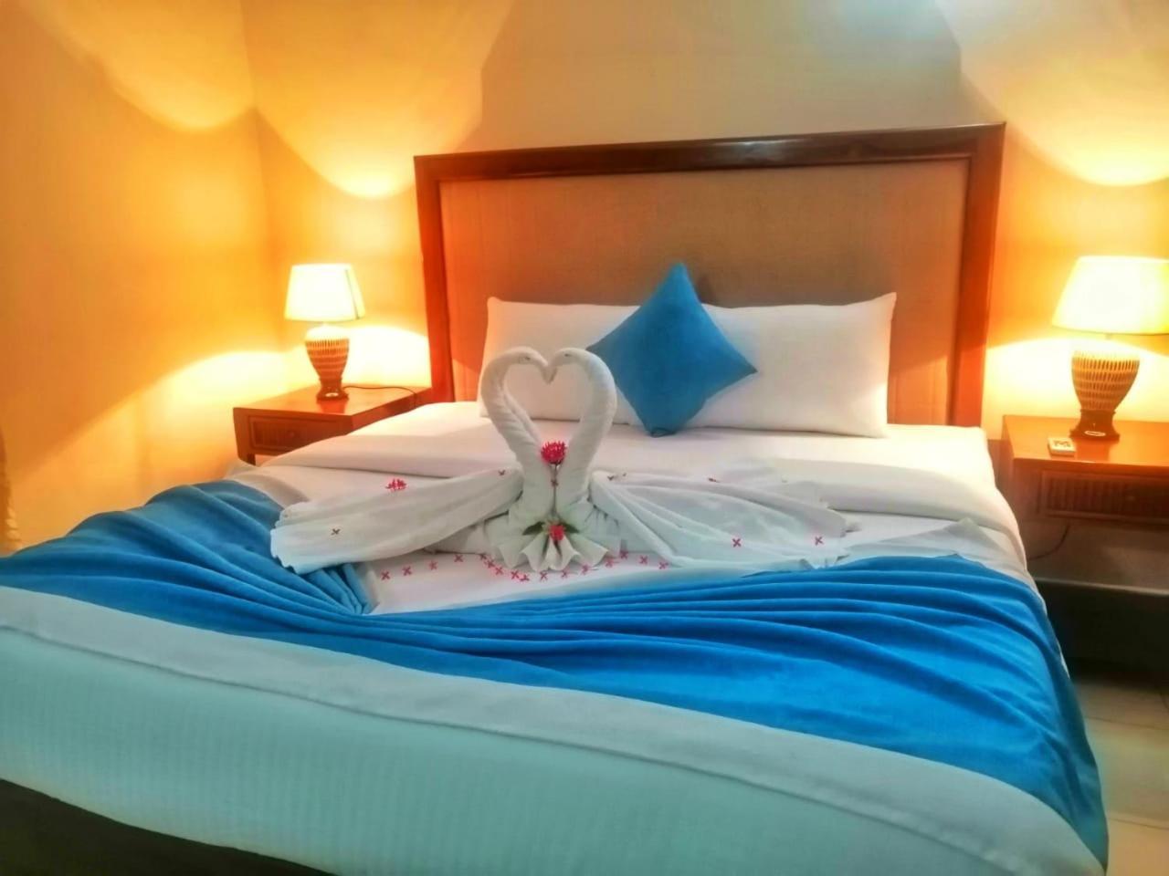 Nalendra Villa - Oceanfront Хикадува Екстериор снимка