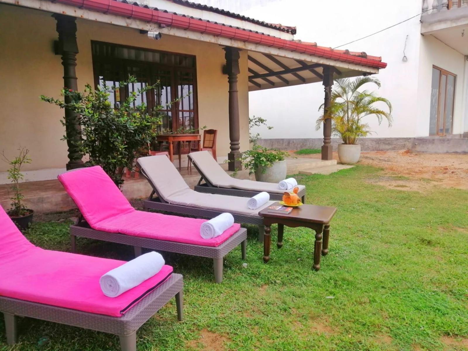 Nalendra Villa - Oceanfront Хикадува Екстериор снимка