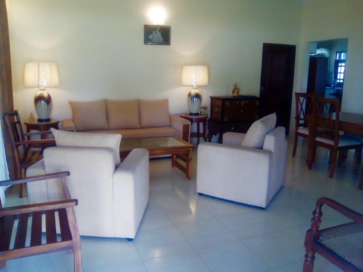 Nalendra Villa - Oceanfront Хикадува Екстериор снимка
